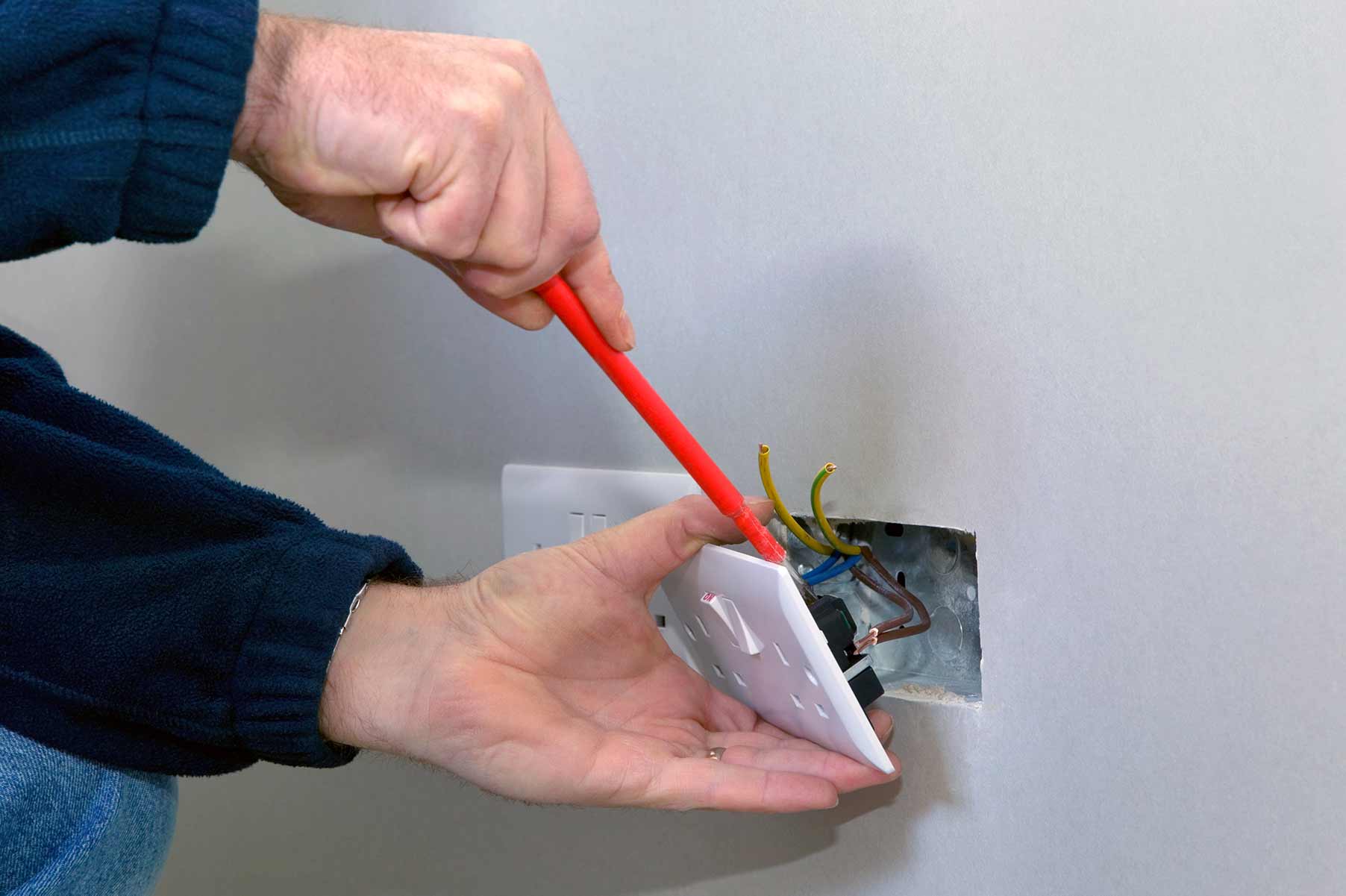 Our electricians can install plug sockets for domestic and commercial proeprties in Tilbury and the local area. 